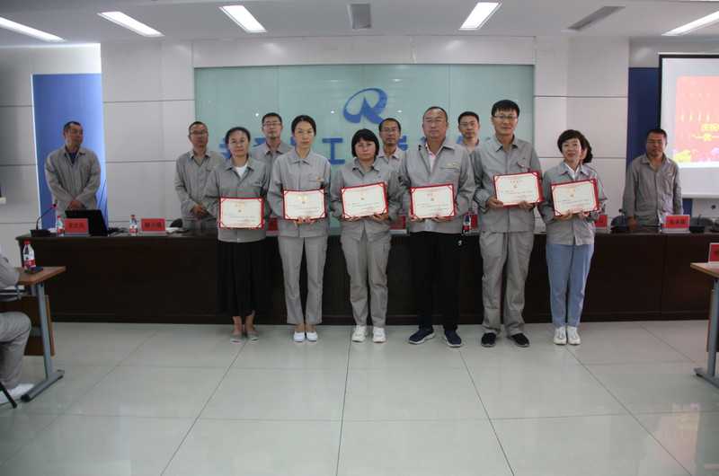 1656923902406255.jpg 黨員合影3_副本.jpg